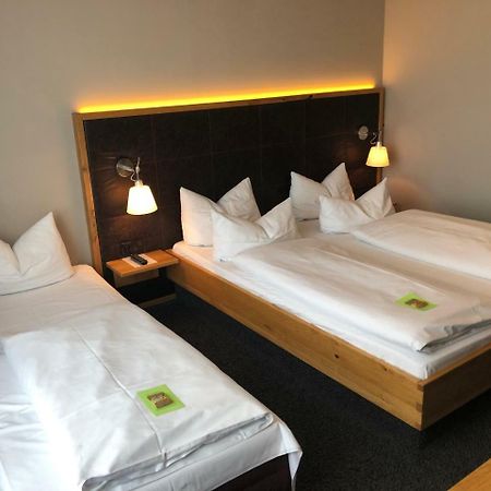 Hotel Linde 군즈부르크 외부 사진